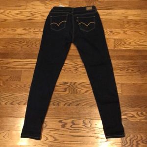 Women’s Dark Rinse skinny Levi Jeans W28 L30